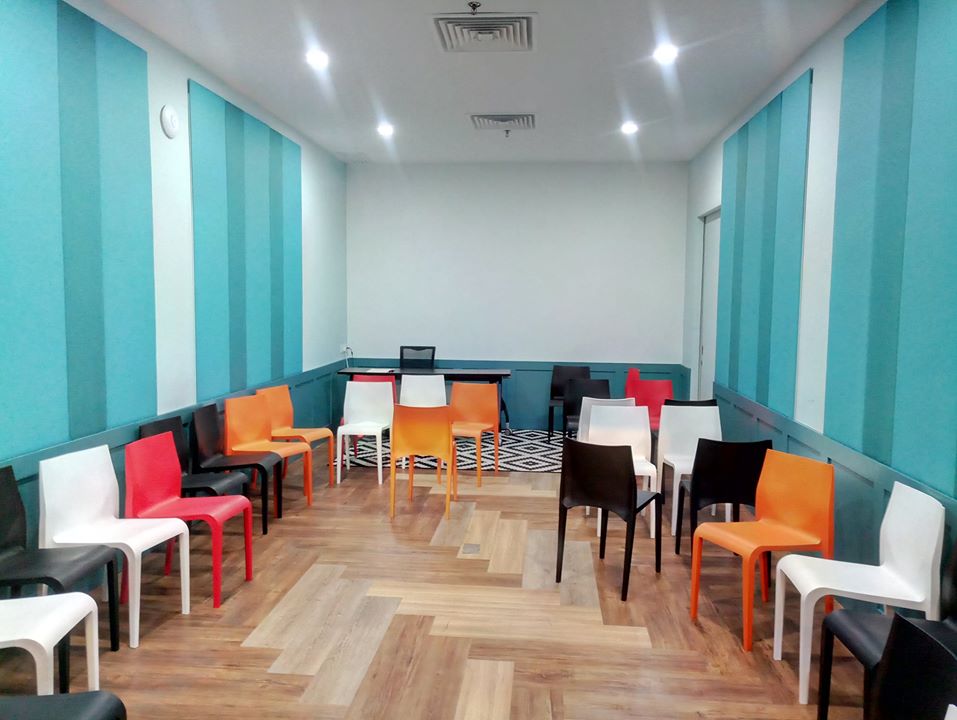 Konferensiya yoki dars o'tish xonasi