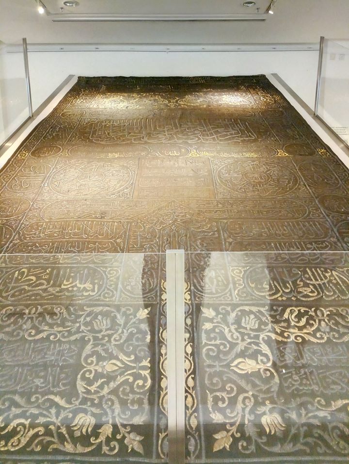 Kaaba eshigi ustiga yopilgan mato