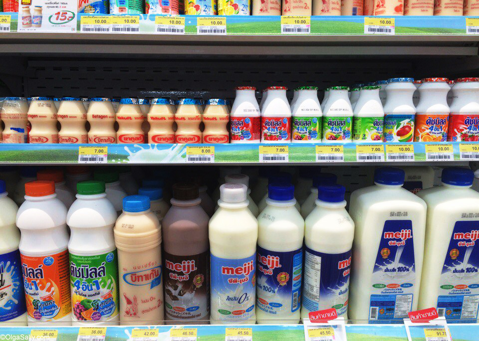 Что купить в 7 11. Молочные продукты в Тайланде. Молочная продукция в магазине. Молоко в Тайланде. Молочные продукты в магазине.